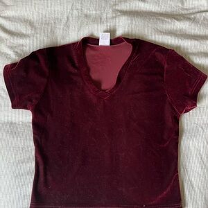 ellemenno Velvet V-Neck Short Sleeve Top - Deep Red